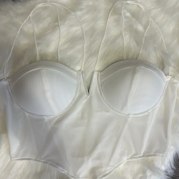 NWOT Fashion Novella White Crop - Picture 3 of 5